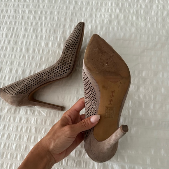 Vince Camuto perforated heels - Picture 5 of 5